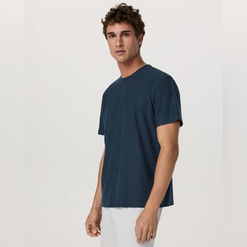 Classic White Men's T-Shirt : Vuori